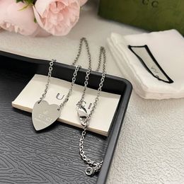 2024 Brand Heart Pendant Necklace DesignFor Women Silver Necklaces Vintage Design Gift Long Chain Love Couple Family Jewellery Necklace Celtic Style Letter Chainq4