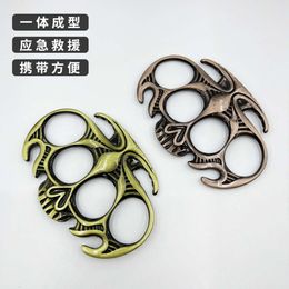 Self Tiger New Defence Hand Outdoor Fist Wolf Finger Buckle Window Breaker Alloy Love Style 918330