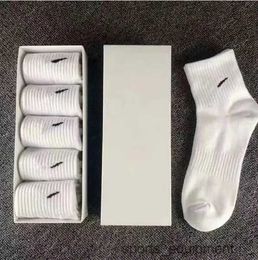 2023 top quality sports socks couple tubesocks designer mens personality female for man and women 5pair/box S180