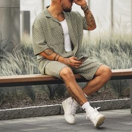 Casual mens two-piece set spring/summer fashionable button up collar shirt and shorts set mens retro street outfit 240221