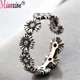 Cluster Rings Miuoxion Retro Flower Ring Fashion Creativity Personality Student Jewelry Accessories For Women Feature Charm Girlfriend Gift