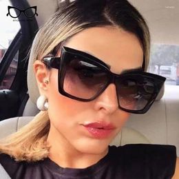 Sunglasses 2024 Vintage Fashion Women Shades Trending Men Gradient Sun Glasses UV400 Oversized Cat Eye