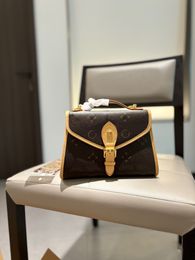 24SS Womens Luxury Designer Mediaeval Nurse Bag Envelope Messenger Handbag Shoulder Crossbody Makeup Purse Detachable Strap 23CM