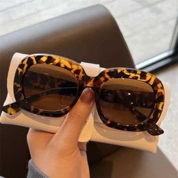 Sunglasses Women Sunglasses 2022 Vintage Ladies Irregular Square Sun Glasses Men Women UV Protection Outdoor Shades Eyewear Oculos De SolL2402