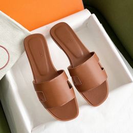2024 Designer Slipper Sandal Womens Sandal Leather Flat Sliders Spring Summer Sandals Ladies Classic Brand Casual Beach Real Leather Top Quality Outdoor Shoes02