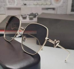 Sunglasses Square Ladies Sun Glasses Shades Designer European And American Fashion Metal Frame Heart Design Lens Multi Color