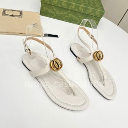 Mulheres slides sapatos de designer clip toe sandálias flip flops bens de luxo letras de metal couro chinelos planos 35-42