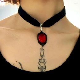 Pendant Necklaces Vintage Gothic Vampire Embossed With Black Crystal Velvet Punk Collar Chain Accessories Jewellery