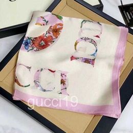 12 1style Silk Scarf Head Scarfs for Women Winter Luxurious High End Classic Letter Pattern Designer Shawl Scarves New Gift Easy to Match G0BM TTGM