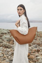 Tasarımcı çantası 10a cyme tote kanatlı tasarım kova fransız zarafet ikili taşıma seçenekleri coğrafi deri tasarımcı çanta büyük boyutlu alışveriş yumuşak hobo crossbag beri