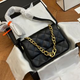 Designer Womens Shoulder Bag 24cm Leather Diamond Gold Hardware Metal Buckle Luxury Handbag Matelasse Thick Chain Crossbody Bag Makeup Bags Purse Fashion Sacoche