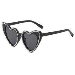 Sunglasses Sunglasses Womens Designer Heart Shaped Bling Crystal Diamond Luxury Eyewear Female ShadesL2402