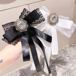 Korean Fabric Lace Bowknot Brooches for Women Crystal Rhinestone Bowtie Necktie Shirt Collar Pin Luxulry Jewellery Accessories 240220