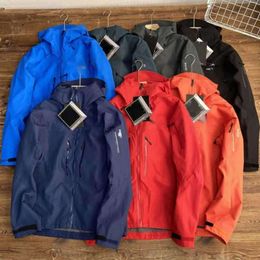 2024 Men's Jackets Arc Men Designer Storm Jacket Clip Lightweight Waterproof Breathable Hooded Coat Women Outdoor Cardigan Versatile Top Tidal Flow Design classic