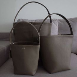 Designer tote bag New bag The large capacity row shoulder bag Cowhide handbag bag Lichee head Cowhide bucket bag