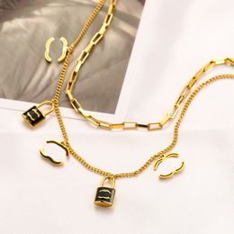 Diamond Neckalce Designer Pendants Design Brand Letter Necklaces 18k Gold Triangle Pendant Stainless Steel Neckalce Chains Men Womens Wedding Jewelry Gifts