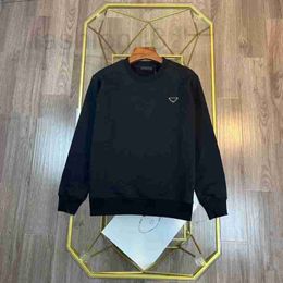 Mens Hoodies & Sweatshirts Designer Top Autumn/Winter New Metal Triangle Lovers Round Neck Sweater Men's and Women's Y8IL