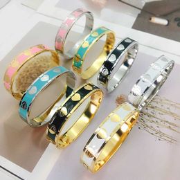 18 Karat vergoldete Designer-Armbänder, Schmuck, hochwertiges Liebesgeschenk, Schmuck für Frauen, neues Edelstahl-Armband, verblasst nicht im Großhandel