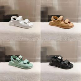 Designer sandals da donna Scarpe da spiaggia Shoemaker Luxury Sole Sole Slifori Scarpe da donna Casualmente Scarpe da donna in pelle autentica Summer Lussuoso Tory Bianco Nero