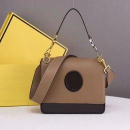 Designer Kan I F Brown Leather Shoulder Bags Hand-painted Letter Embossed Pattern Handbags Classic Metal Hardware Front Flap Cross226r