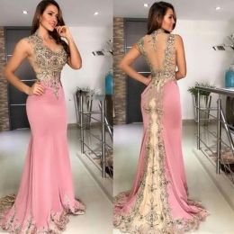 Pink Mermaid Illusion Evening Dresses V Neck Lace Applicques Crystal Pärlad ärmlös Sheer Back Formal Prom Dress Party Gown