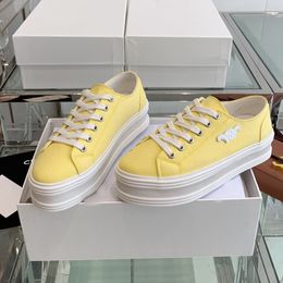 22F Feminino Designer Casual Material de Couro Genuíno Pouco Sapatos Brancos Sapatos de Skate Detalhes Perfeitos Versátil Moda Festa Casais Sapatos