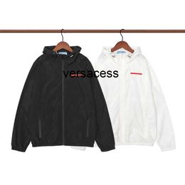 Mens Jacket Windbreaker Thin Jacket Coats With Letters Inverted triangle Men Women Waterproof Coat Spring Autumn clothes Jackets Outerwear Mens Clothing 001