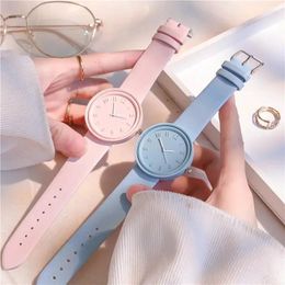 Wristwatches Minimalist Makaron Women's Luxury Quartz Watch Ins High Beauty Sports Student Man Women Style Round Leisure Vintage Wristbatch