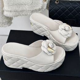 Womens Slippers Platform Wedge Heels Sandals Designer Classic Calfskin Camellia Slip On Slides Quilted Texture Matelasse Mules Outdoor Beach Shoe Leisure Shoe