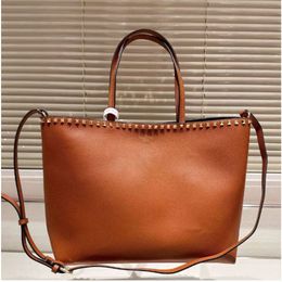 Capacity Tote Valantiino Soft Large Bags Casual 2024 Stud Strap Women Fashion Designer Shoulder Totes Bag Leather Handbags High Quality OXHH