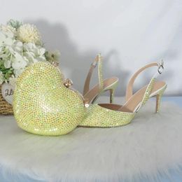 Sandali gialli a cristallo a punta scarpe da sposa da sposa e sacchetti per il cuore abito da festa con tacchi sottili tallone da donna 66 HBAG 489 99625