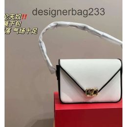 Spring Style Luxury Valantiino Designer Shoulder Straddle Small Fashion Bag h One Bags Oblique Fragrant Womens Baguette Business Early Light RM1G