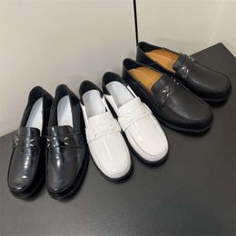 Kendou Yang Mi and the same M6 Magilla with one foot pedaling Lefu single shoes for women with open edge beads genuine leather glossy leather shoes for men