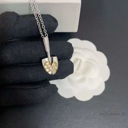 Necklace Designer Necklace for Woman Vivienenwestwood Luxury Jewelry Viviane Westwood Necklace Empress Dowager Xis Small Shovel Necklace for Women with High Grad