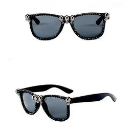 Occhiali da sole Occhiali da sole con teschio gotico Halloween Natale Cat Eye Crystal Punk Occhiali da sole L2402