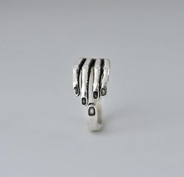 Personality Vintage Silver Women039s Open Skeleton Rings Gothic Biker Skull Hand Ring for Man Punk Man039s Knuckle Cool Jewe2730062