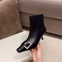 2024 Designer Boots Luxury Sexy Kitten Heels Ankle Boots Women Belt Buckle Pointed Toe Walk Show Party Shoes Genuine Leather High Heels Short Boots SR