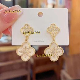 Stud Clover Designer Studs Clip Mother of Pearl Mid Size Ladies Earring Sier Ear Ring for 2024 Fashion Women Gift Stores