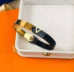 Designer Letter Black Bracelet Brand Charm Love Bangle 18K Gold Plated Summer Travel Romantic perfect Gift Bracelet Waterproof High Quality Waterproof Jewellery