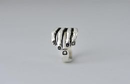 Personality Vintage Silver Women039s Open Skeleton Rings Gothic Biker Skull Hand Ring for Man Punk Man039s Knuckle Cool Jewe6023712