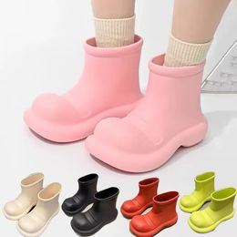 2024 Women's Rain Boots Fashion Short Cylinder Paris Designer Waterproof Non-slip Thick Soles Solid Rain Boots Soft Soles Fleecing Luxury Water Shoes