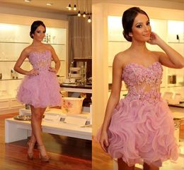 2024 Graceful Little Pink Abiti da cocktail corti Fiori fatti a mano Appliques Sweetheart Party Dress Ruffles Organza Mini Homecoming Prom Dress