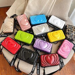 Evening Bags Convex Heart Small Bag Hard Shell Diagonal Makeup Storage And Finishing