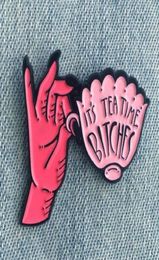 Handbecher Emaille Pin It is Tea Time Bitches Brosche Anstecknadel Denim Jeans Hemd Tasche Punk Schmuck Halloween Geschenk für Freunde9596316