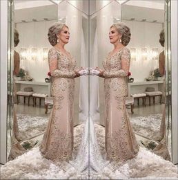 2024 Luxury Mother Of The Bride Dresses V Neck Long Sleeves Crystal Beaded Mermaid Lace Applique Plus Size Party Evening Wedding Guest Gowns