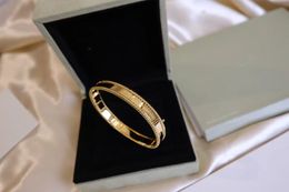 Top quality Gold charm bracelet gift for woman Designer Retro Bracelet with Diamond Silver Handmade Polished Diamonds Signature Bracelet V-Gold 18k with Box