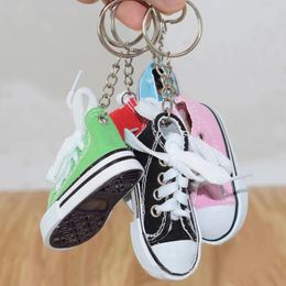 Keychains Creative 3D Canvas Sneaker Tennis Shoe Keychain Cute Mini Sport Shoes Pendant Keyrings Car Simulation Trinket Bag Key Holder
