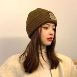 Berets Korean Letter Beanie Hat Women Winter Knitted Hats Fashion Cloth Label Caps Outdoor Warm Ski Woollen Simple Couple Cap Gorras