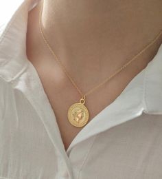 Fashion Necklace Vintage Coin Pendant Female Tide Ins Long Clavicle Chain Jewellery Whole1317734