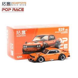 XCartoys x POP RACE1 64 Skyline 2000 GT-R Drift HAKOSUKA Orange Diecast Model Car 240219